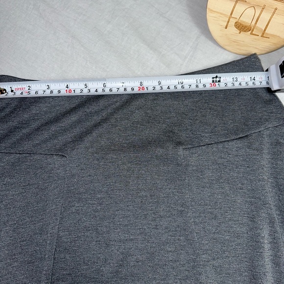 Gap flare and fit  light charcoal skirt - Picture 3 of 4